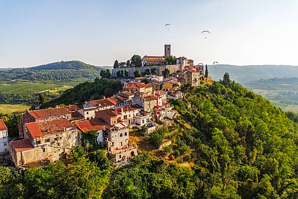 motovun-chorwacja - istria zdjęcia i obrazy z banku zdjęć