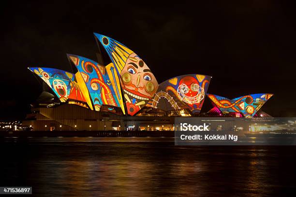 Vivid Sydneyópera Foto de stock y más banco de imágenes de Aire libre - Aire libre, Arco iris, Arquitectura exterior
