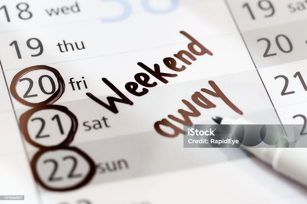 Weekendowe wakacje drogi oznaczone na nieswoiste Kalendarz - Zbiór zdjęć royalty-free (Kalendarz)