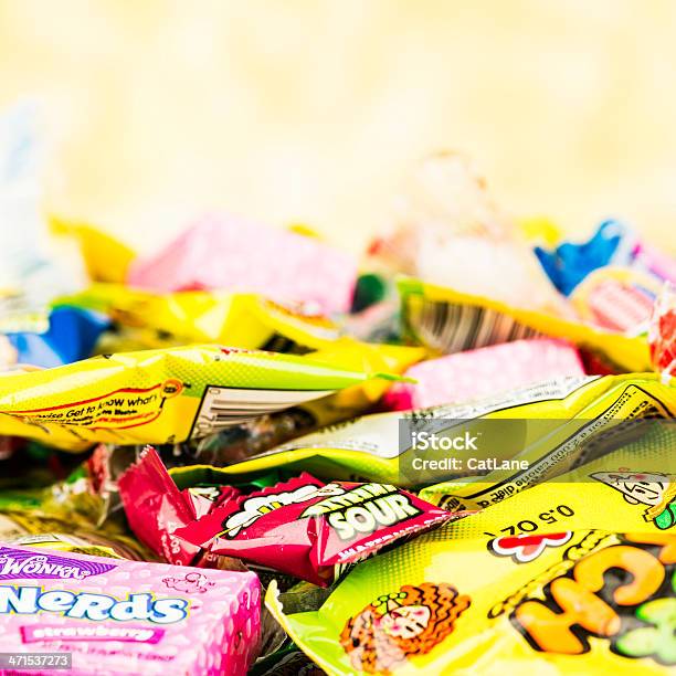 Halloween Candy Foto de stock y más banco de imágenes de Alimento - Alimento, Color - Tipo de imagen, Comida no saludable