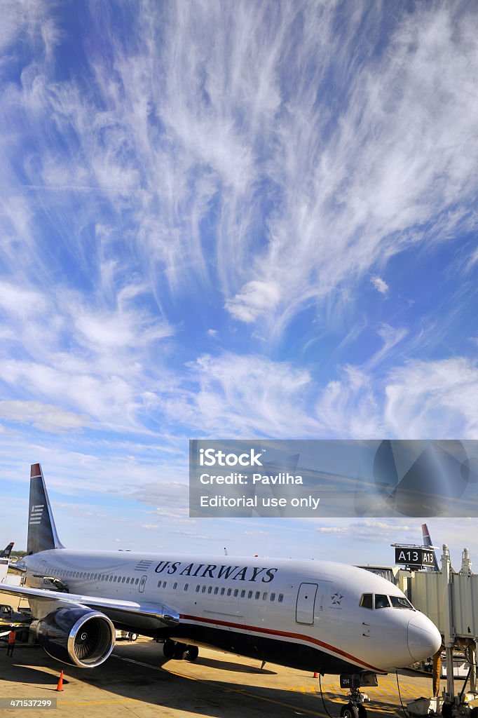 El avión en el Aeropuerto Internacional de Filadelfia, Estados Unidos - Foto de stock de Aeropuerto libre de derechos