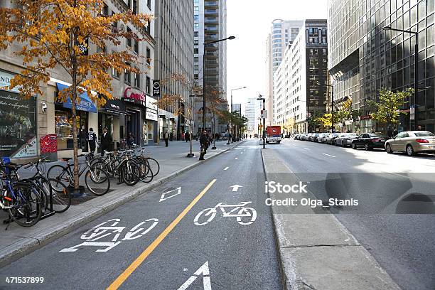 Street En El Centro De La Ciudad De Montreal Foto de stock y más banco de imágenes de Bulevar - Bulevar, Calle, Canadá