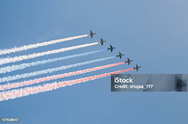 육백사십 Su 25 양식을 스카이 3색 플랙 색상 Smokes Airshow에 대한 스톡 사진 및 기타 이미지 - Airshow, V Day, World War II