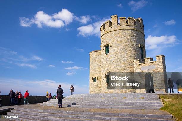 Obriens Tower Klify Moher - zdjęcia stockowe i więcej obrazów Wieża - Konstrukcja budowlana - Wieża - Konstrukcja budowlana, Klify Moher, Architektura