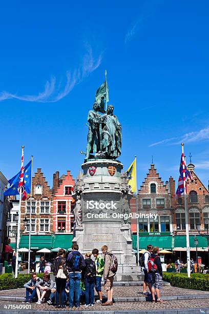 Photo libre de droit de Place Du Marché De Bruges banque d'images et plus d'images libres de droit de Adolescent - Adolescent, Architecture, Belgique