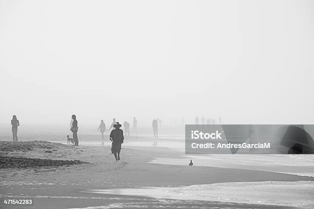Manhã Pedestres Na Névoa Na Praia Ocean San Francisco - Fotografias de stock e mais imagens de América do Norte
