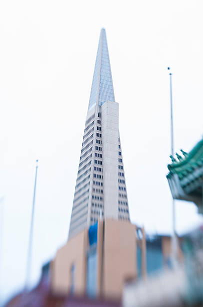 transamerica pyramid - lensbaby - fotografias e filmes do acervo