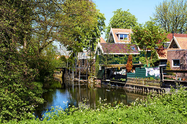 絵のように美しい田園風景、オランダの典型的な家屋 ストックフォト