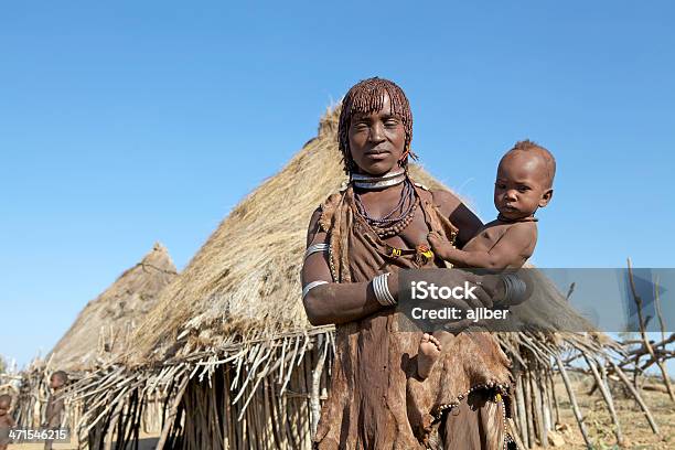 Afryki Matka I Dziecko - zdjęcia stockowe i więcej obrazów Afryka - Afryka, Afryka Wschodnia, Chatka