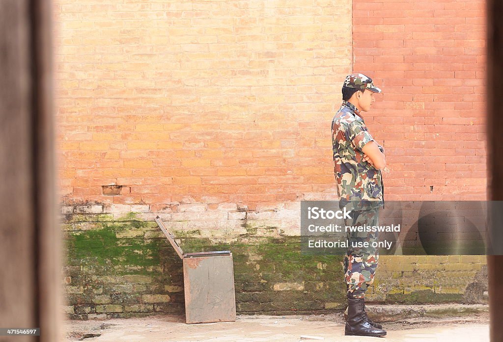 Guardian am Golden Gate. Royal Palace-Bhaktapur – Nepal. 0258 - Lizenzfrei Tor - Konstruktion Stock-Foto