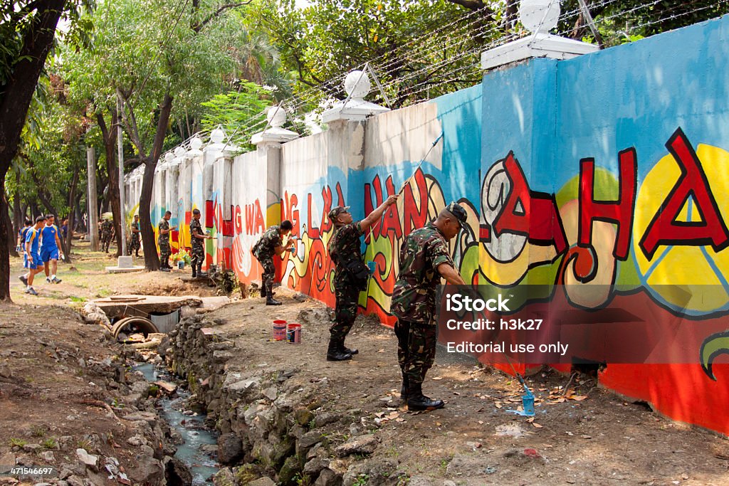 Soldados pintura de una pared - Foto de stock de Ejército de Tierra libre de derechos