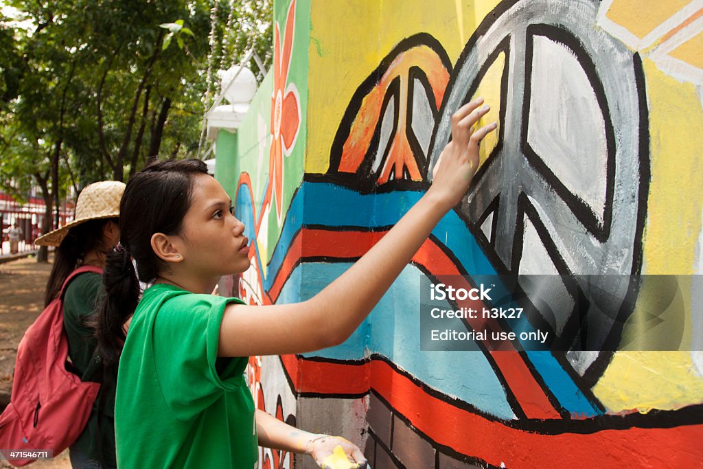 Pintura de mão para a paz em uma parede - Foto de stock de Arte royalty-free