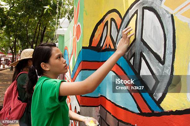 Foto de Pintura De Mão Para A Paz Em Uma Parede e mais fotos de stock de Arte - Arte, Arte e Artesanato - Assunto, Filipinas