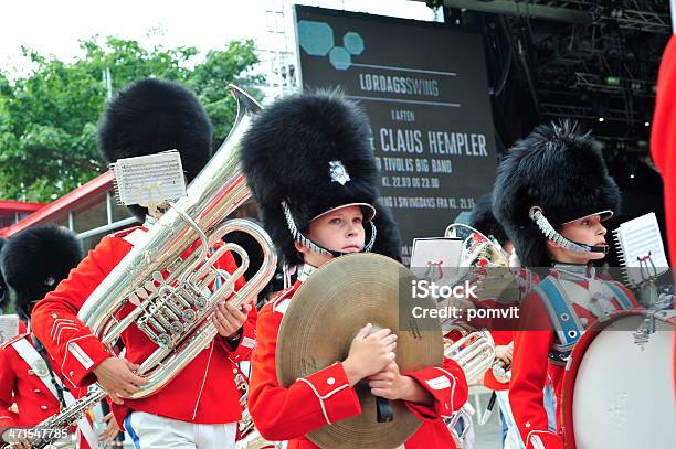 Tivoli Marching Лента Сзади — стоковые фотографии и другие картинки Brass Band - Brass Band, Marching Band, Военная форма