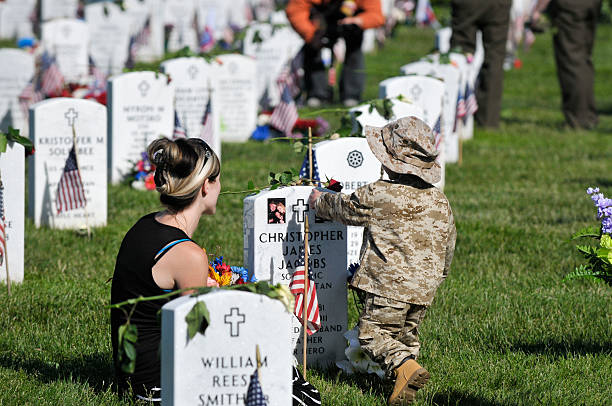 el cementerio nacional de arlington, el día - arlington virginia cemetery arlington national cemetery national landmark fotografías e imágenes de stock