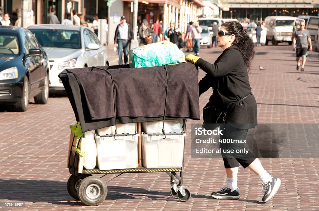 Vendeur de marché de Pike Place - Photo de Chariots et charrettes libre de droits