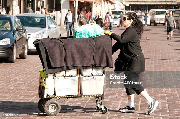 Pike Place Market Fornitore - Fotografie stock e altre immagini di Ambientazione esterna - Ambientazione esterna, Carrello, Composizione orizzontale