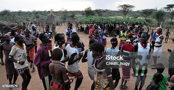 Africana Tribal Pessoas - Fotografias de stock e mais imagens de Adulto - Adulto, Ao Ar Livre, Cerimónia