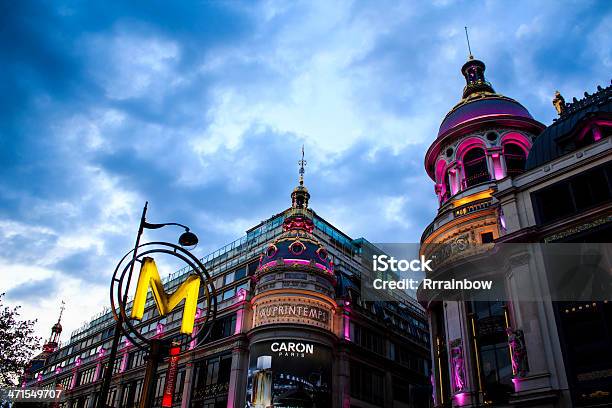 Printemps Department Store Paris - zdjęcia stockowe i więcej obrazów Bulwar Haussmanna - Bulwar Haussmanna, Wiosna, Architektura