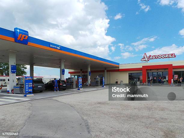 Autogrill Restaurant Und Gruppo Apitankstelle In Italien Stockfoto und mehr Bilder von Tankstelle