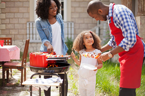 istock Family make barbecue 471552158