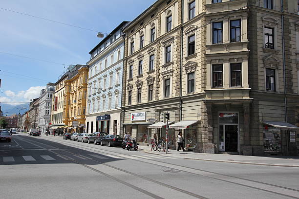 anichstraße, innsbruck, tirol, áustria - annsäule - fotografias e filmes do acervo