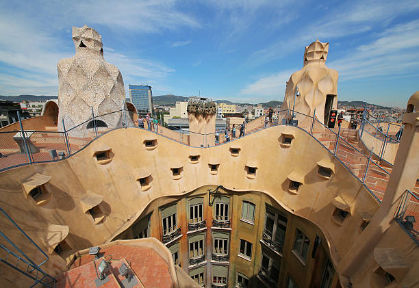 casa mila ou la pedrera - la pedrera imagens e fotografias de stock