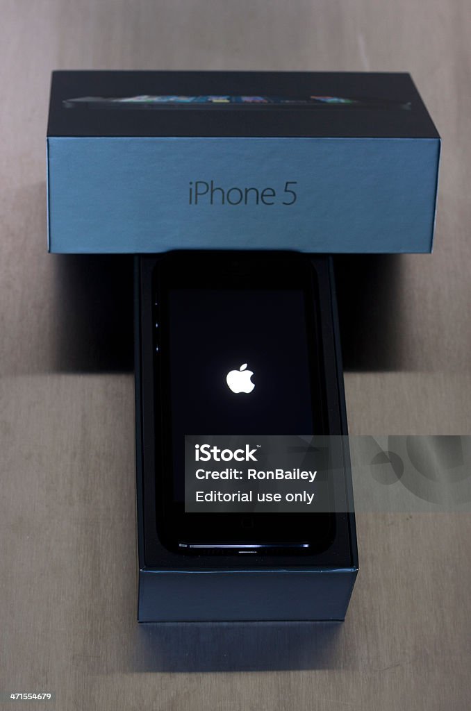 Nowy Apple iPhone 5 - Zbiór zdjęć royalty-free (Aluminium)