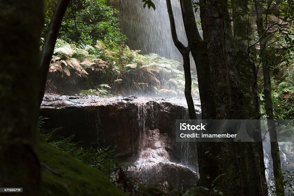 Hermosa cascada y misteriosas "salto" Withes - Foto de stock de Agua libre de derechos