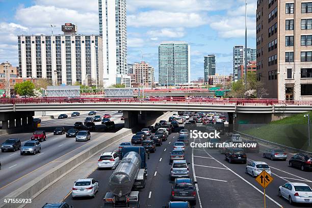 Foto de Tráfego Na Expressway No Centro Da Cidade De Chicago e mais fotos de stock de Arquitetura