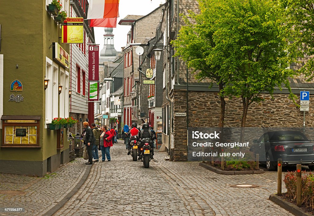 Piccola strada di Monschau - Foto stock royalty-free di Ambientazione esterna