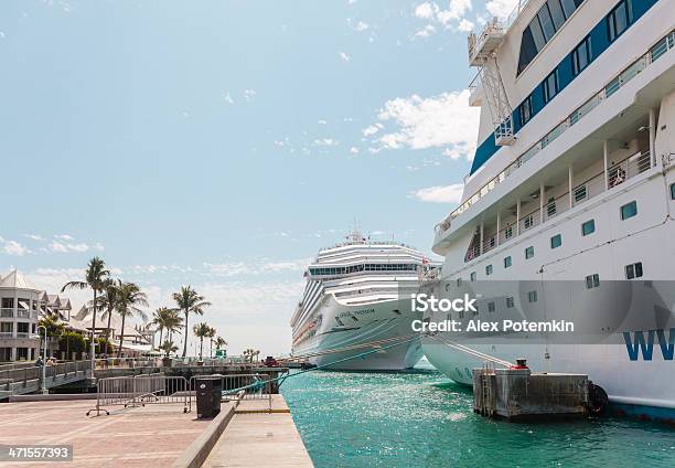 Zwei Kreuzfahrtschiffe Auf Den Molen In Key West Florida Usa Stockfoto und mehr Bilder von Abenteuer