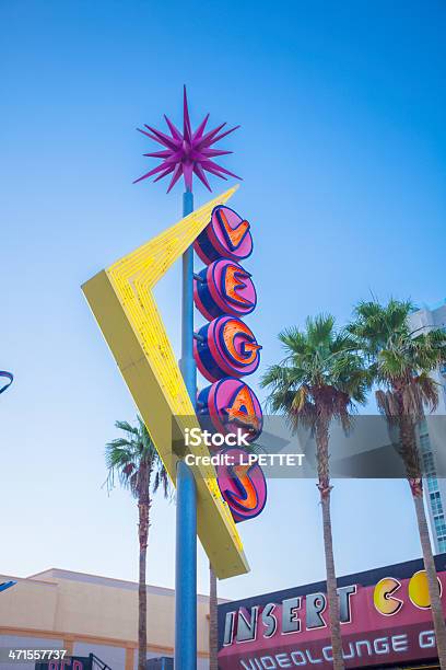 Centro Di Las Vegas - Fotografie stock e altre immagini di Colore fluorescente - Colore fluorescente, Composizione verticale, Esposizione lunga