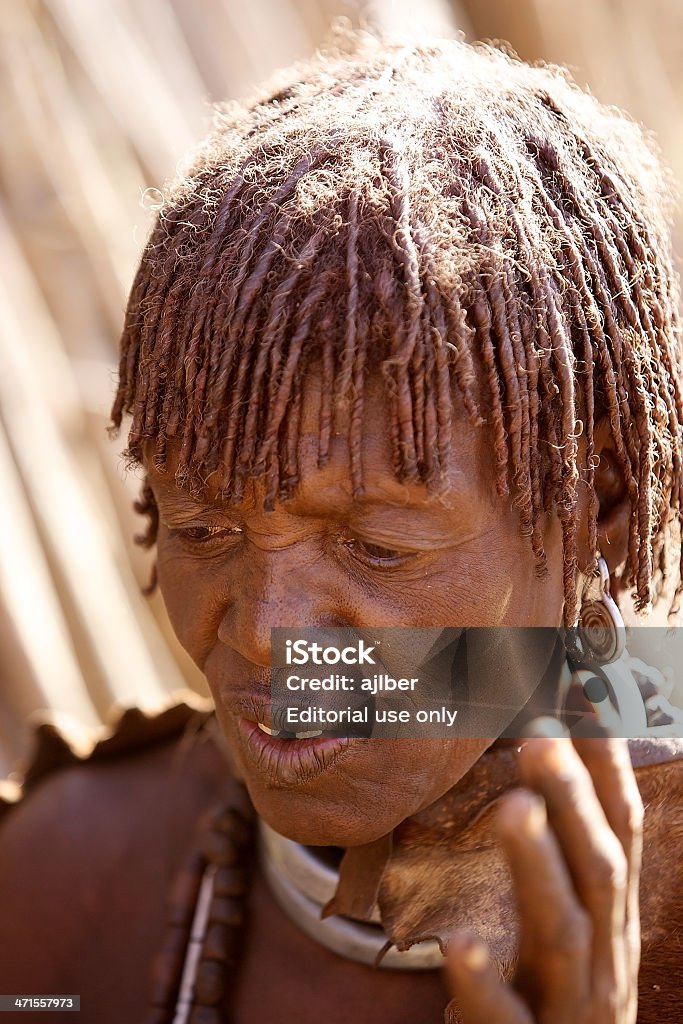 Donna di una Tribù africana - Foto stock royalty-free di Adulto