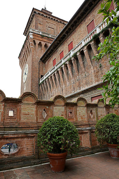 castello estense - ferrara castle brick balustrade fotografías e imágenes de stock