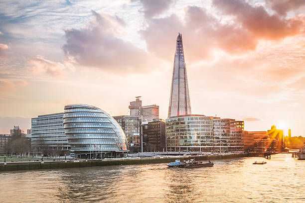 london city hall (rosed or au coucher du soleil). - more london photos et images de collection