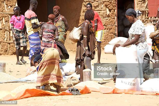 Afrikanischer Personen Im The Market Stockfoto und mehr Bilder von Afrika - Afrika, Afrikanische Kultur, Afrikanischer Volksstamm