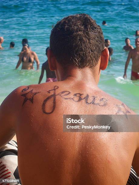 Jezus Tatuaż Brazylijski Człowiek Z Pleców W Rio De Janeiro - zdjęcia stockowe i więcej obrazów Ameryka Południowa