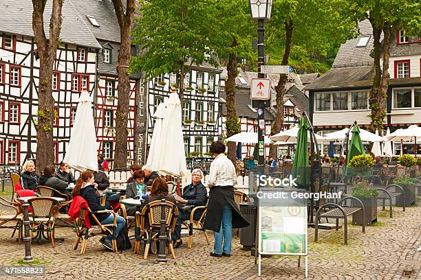 Vista Da Cidade De Monschau - Fotografias de stock e mais imagens de Aachen - Aachen, Ajardinado, Aldeia