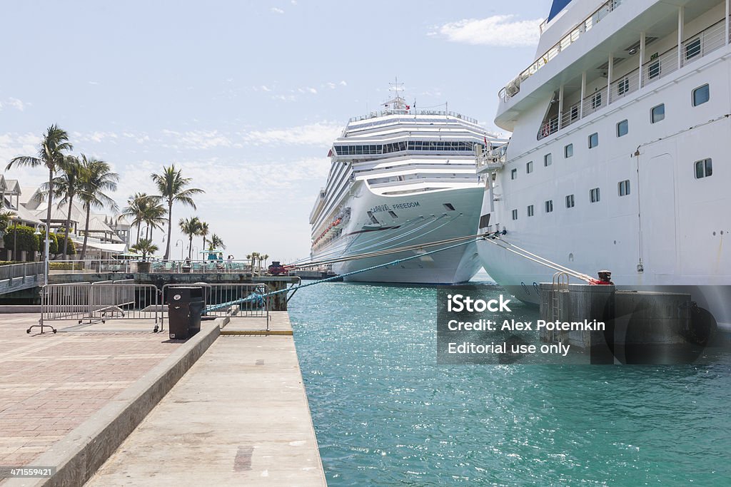 Dois navios de cruzeiro em moorage em Key West, Flórida, EUA. - Foto de stock de Flórida - EUA royalty-free