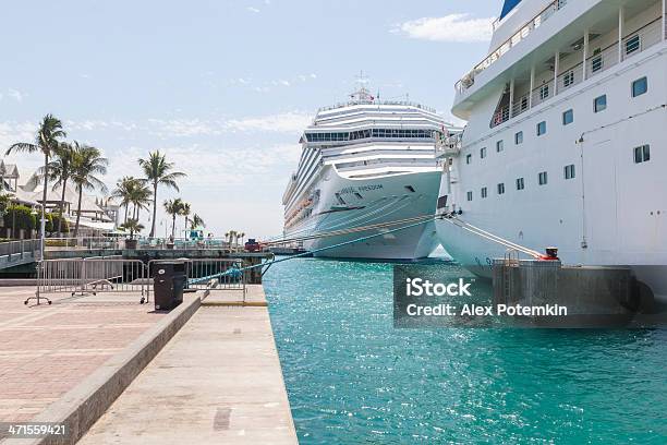 Foto de Dois Navios De Cruzeiro Em Moorage Em Key West Flórida Eua e mais fotos de stock de Flórida - EUA