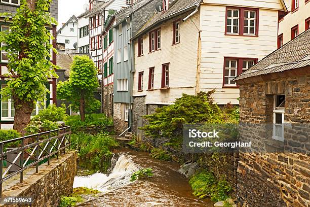 Река Рур В Monschau — стоковые фотографии и другие картинки Ахен - Ахен, Большой город, Вертикальный