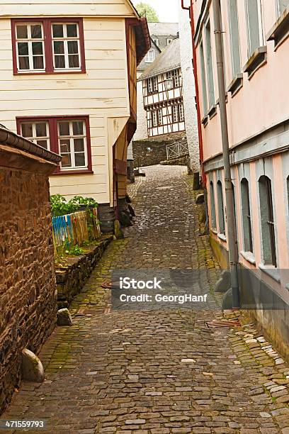 Pequena Rua De Monschau - Fotografias de stock e mais imagens de Aachen - Aachen, Ajardinado, Aldeia