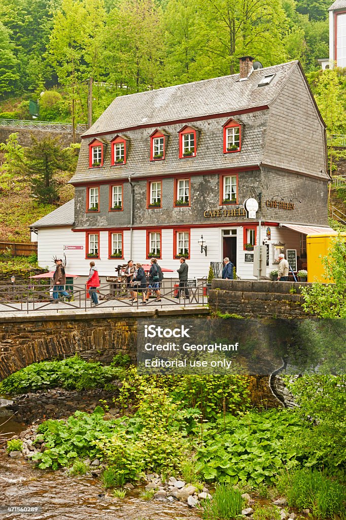 Vista a la ciudad de Monschau - Foto de stock de Monschau libre de derechos