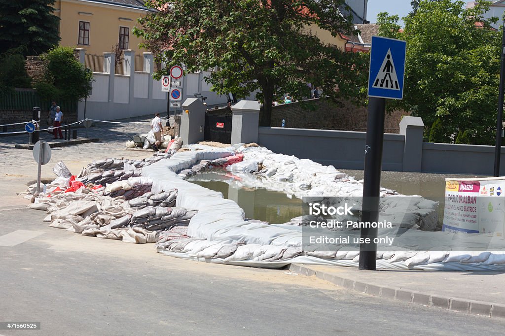 Sacs de sable sur le pont, rejoignez Kossuth - Photo de Fleuve Danube libre de droits