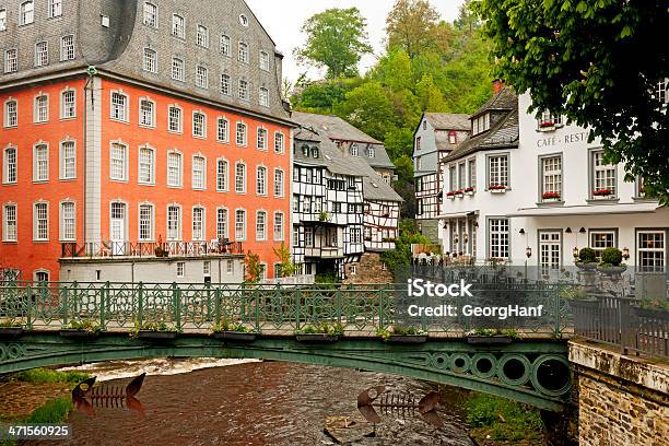 Foto de Vista Para A Cidade De Monschau e mais fotos de stock de Aachen - Aachen, Ajardinado, Aldeia