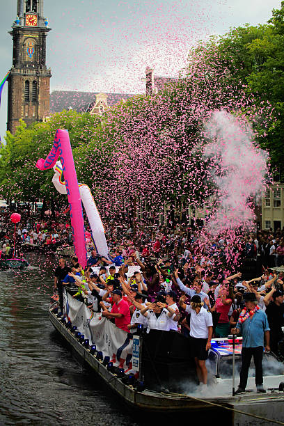 gay гордость, amsterdam - city amsterdam urban scene gay parade сто�ковые фото и изображения