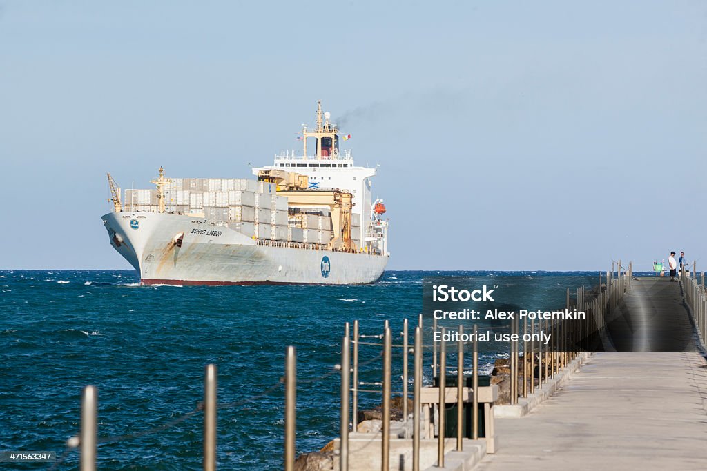 Navio cargueiro indo para o Porto de Fort Lauderdale - Foto de stock de Carregamento - Atividade royalty-free