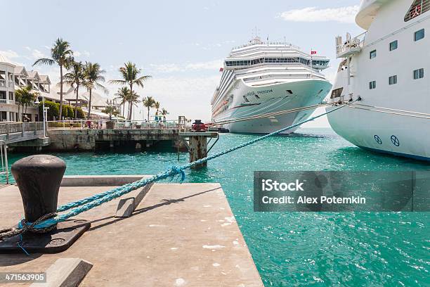 Zwei Kreuzfahrtschiffe Auf Den Molen In Key West Florida Usa Stockfoto und mehr Bilder von Kreuzfahrtschiff