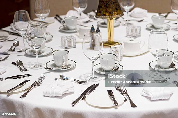 Foto de Coloque A Configuração e mais fotos de stock de Banquete - Banquete, Botar a Mesa, Colher - Faqueiro